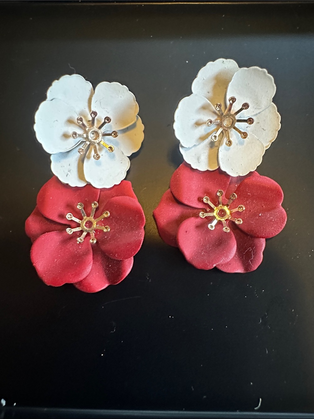 Flower 3D post earrings red and white